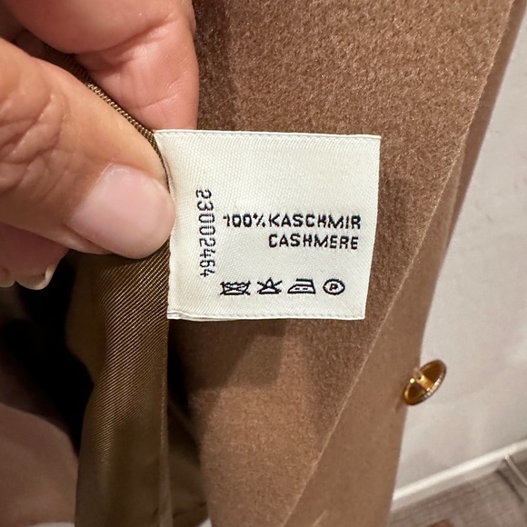 Escada by "Laurel Classics" Double Breasted Cashmere Jacket. Size 42.(US 12) - Picture 3 of 9